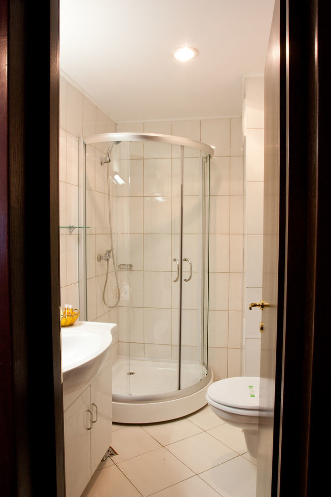 Denisa Hotel Otopeni Eksteriør bilde